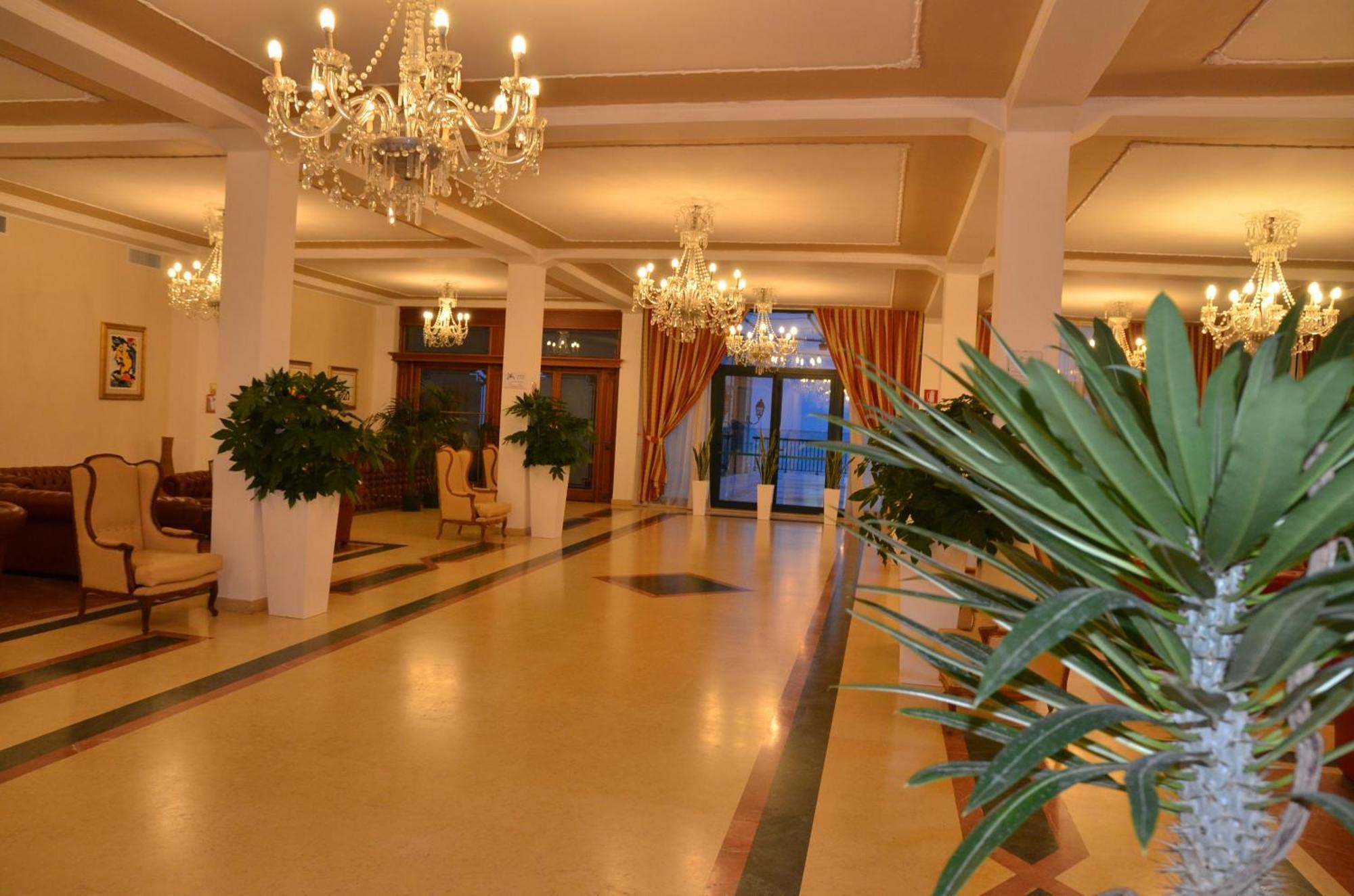 Grand Hotel Montesilvano Marina 외부 사진